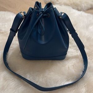 Louis Vuitton deep aqua blue new neonoe shoulder bag. Being sold AS-IS.